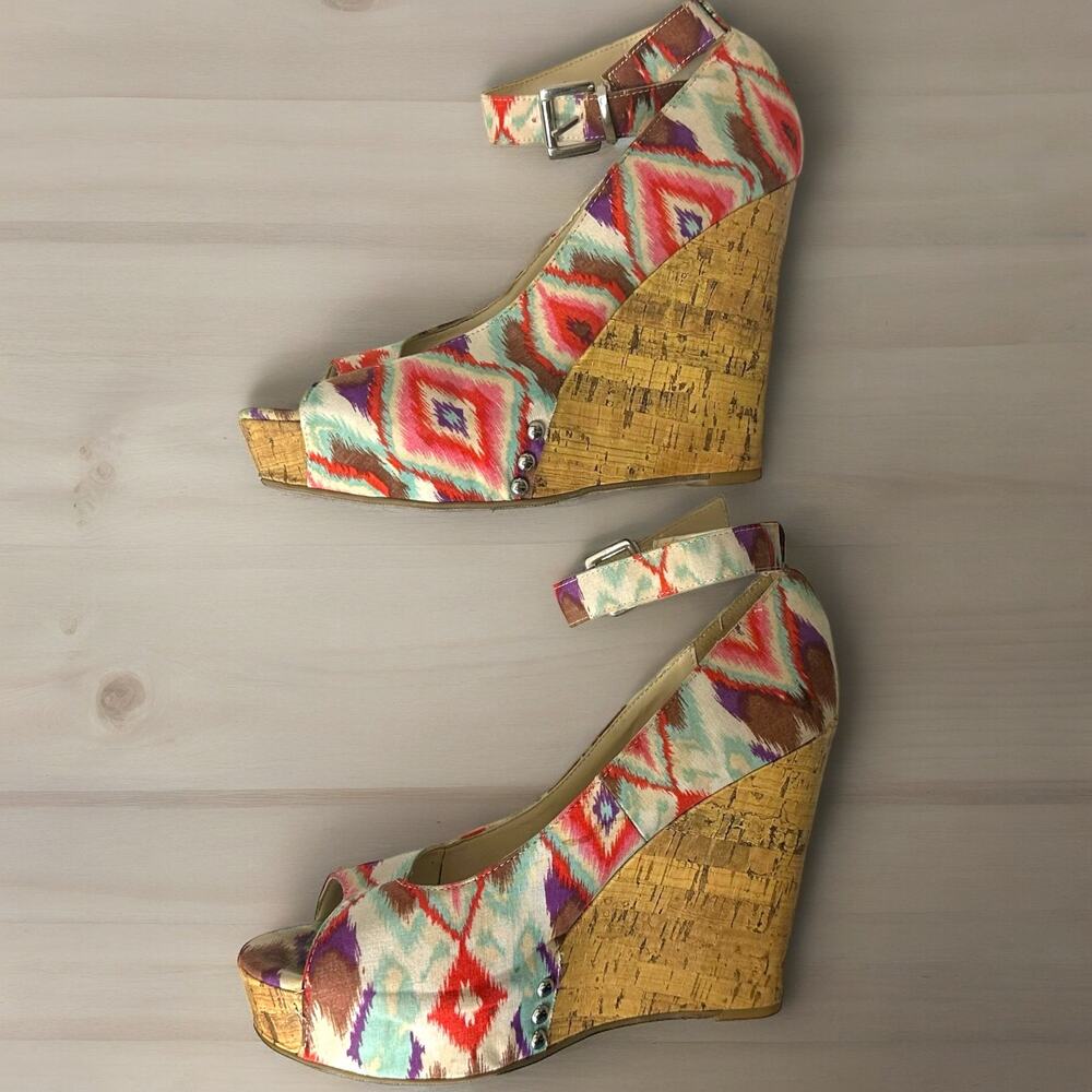 Chinese Laundry Tribal Print Open Toe Wedges EUC